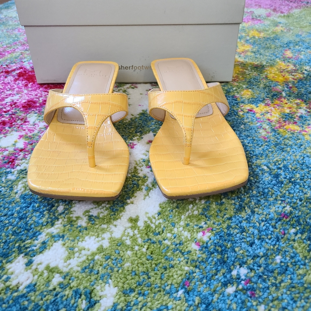 Like New - Marc Fisher Yellow sandals 👡 kitten heels - Picture 6 of 12